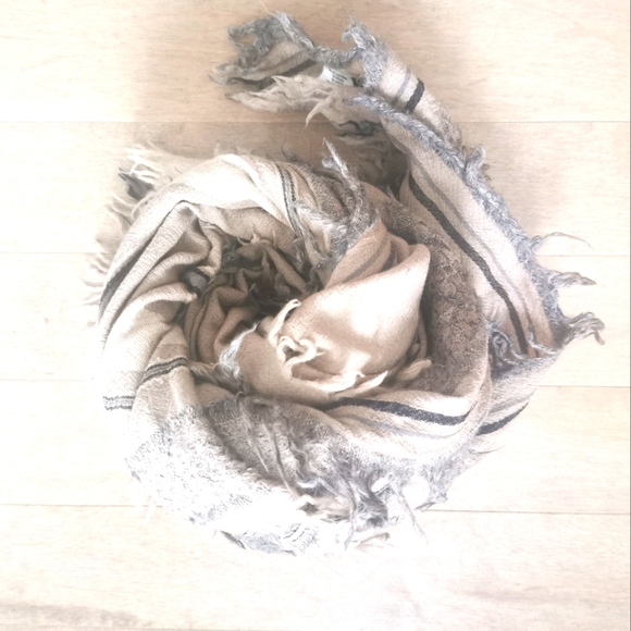 Aritzia Wilfred wool blanket scarf - Picture 1 of 4